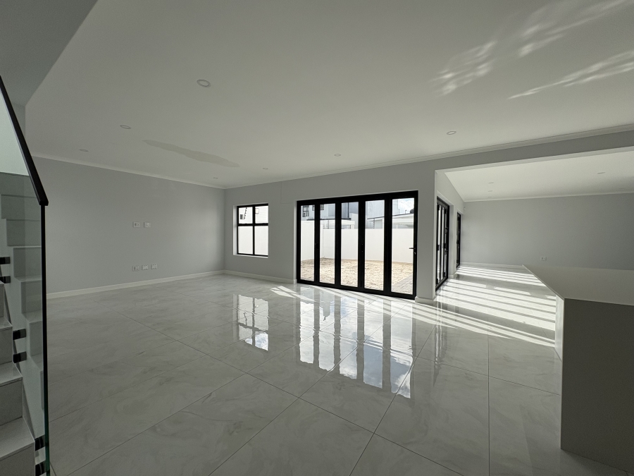 5 Bedroom Property for Sale in Sandown Western Cape